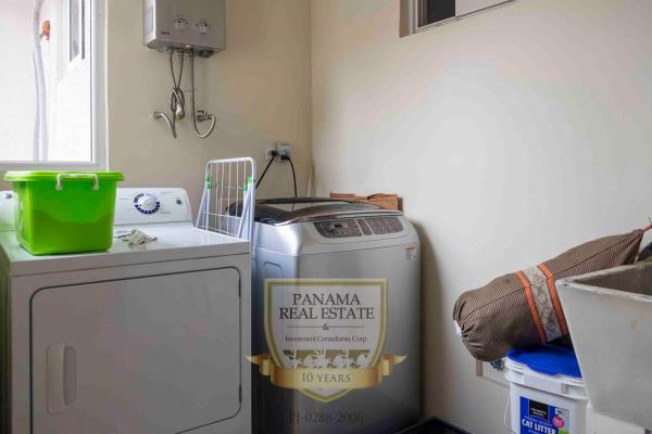 Torres de Versalles, Juan Diaz