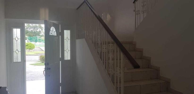 Costa Serena, Área Metropolitana