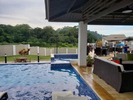 , Casa en alquiler en Barrio Colón | P2925734