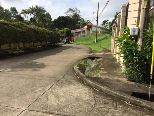 , Terreno en alquiler en Las Cumbres | P2956303