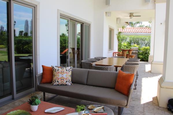 Santa Maria Golf, Área Metropolitana