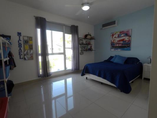 , Amelia Denis De Icaza