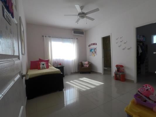 , Amelia Denis De Icaza