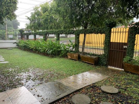 , Amelia Denis De Icaza