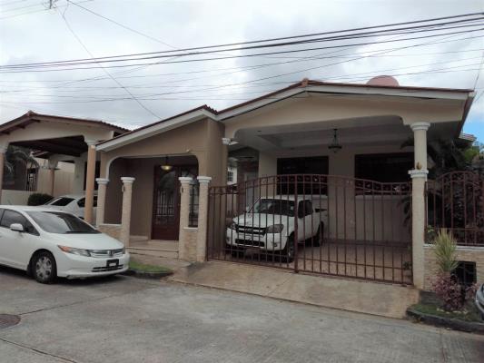 Brisas del Golf Panamá, Rufina Alfaro