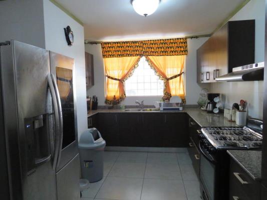 Brisas Point, Rufina Alfaro