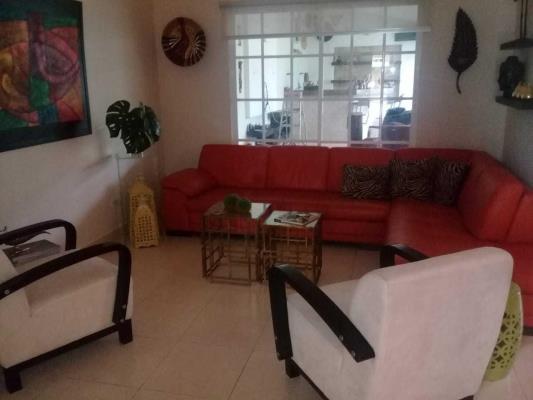 Crystal Spring, casa