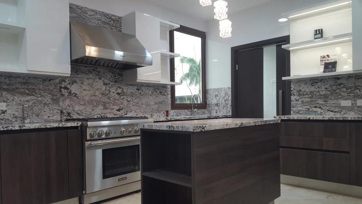 The Colonial, Santa Maria