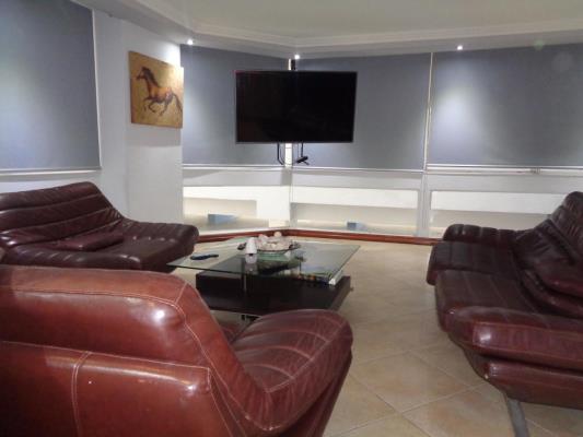 Twin Tower, Bella Vista