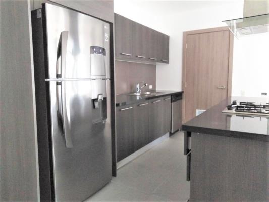 Yacht Club, Área Metropolitana