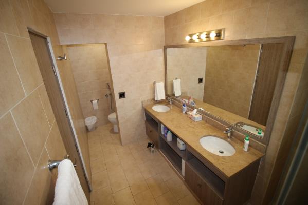 Vista Bella Plaza, Bella Vista