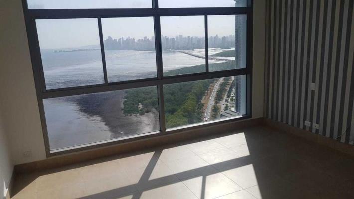 Paramount, Área Metropolitana