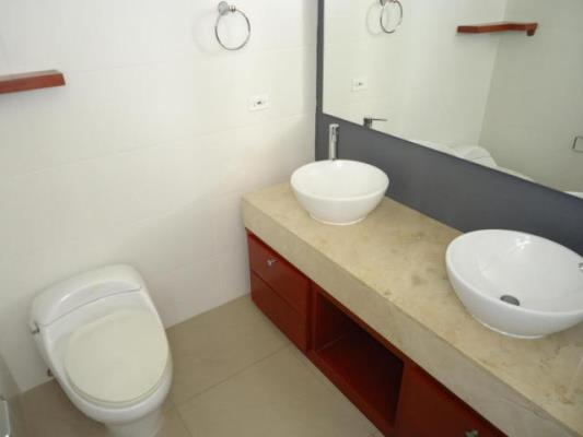 Bahia del Golf, Área Metropolitana