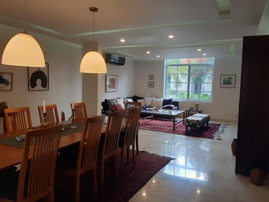 Costa Serena, Área Metropolitana