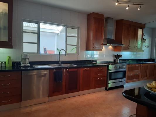 Costa Serena, Área Metropolitana