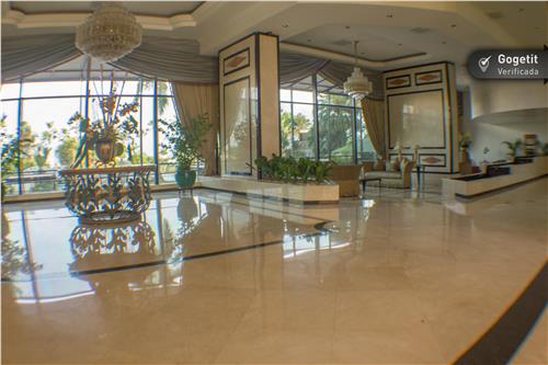 Plaza Miramar, Avenida Balboa