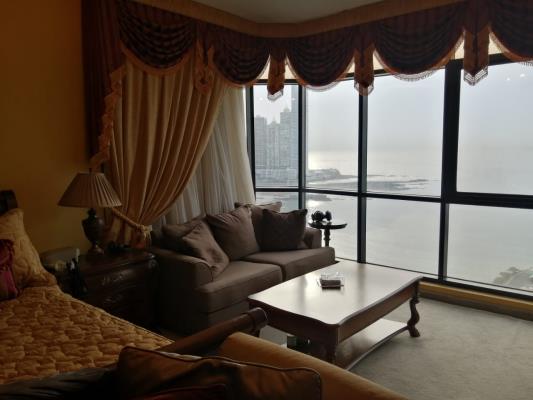 Plaza Miramar, Avenida Balboa