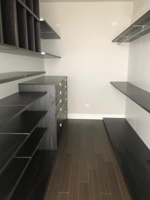 Q Tower , apartamento