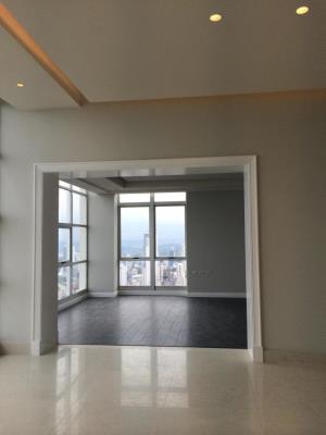 Q Tower , apartamento