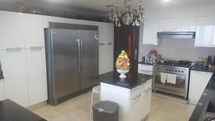 Zeus, Costa del Este