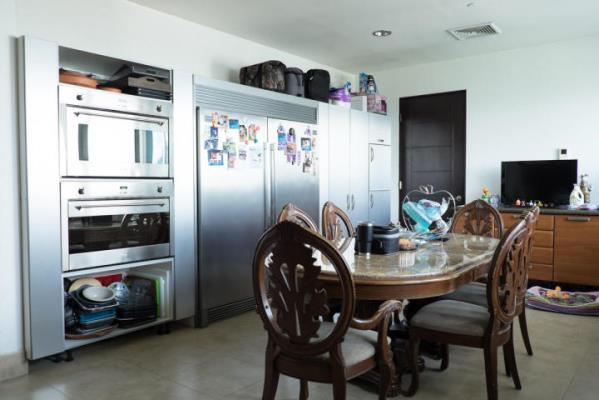 Ten Tower, Área Metropolitana