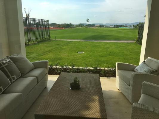 The Crescent, Área Metropolitana