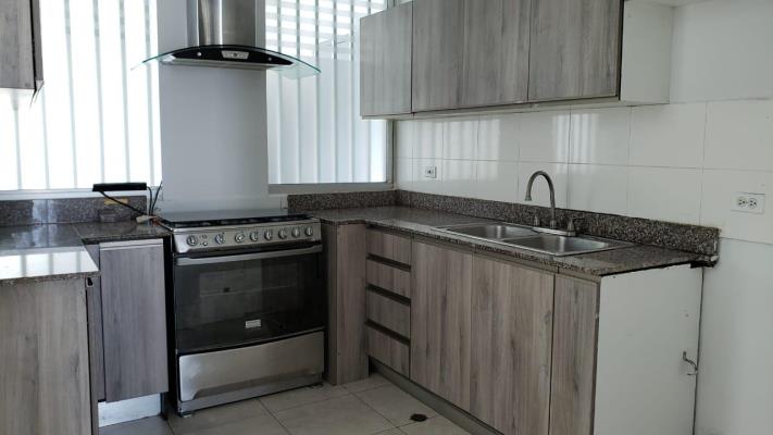 The Seawaves, Bella Vista