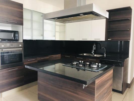 Bayside Condominium, Metropolitan Area