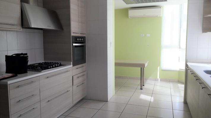 Bahia Esmeralda, Área Metropolitana