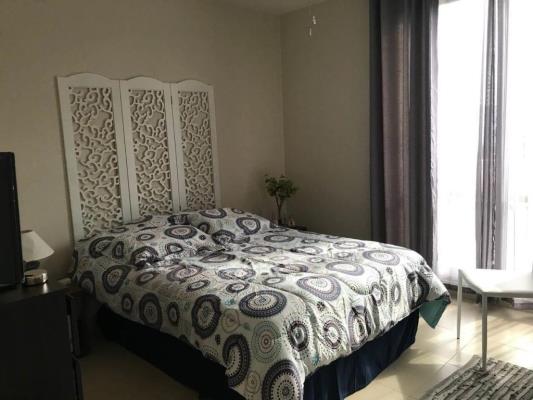 Torres de Versalles, Juan Diaz