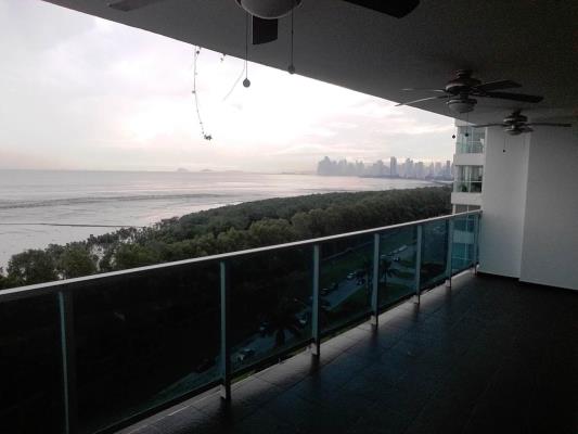 Bayside Condominium, Área Metropolitana