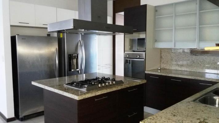 Bayside Condominium, Área Metropolitana