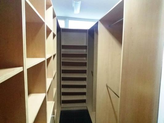 Bayside Condominium, Área Metropolitana