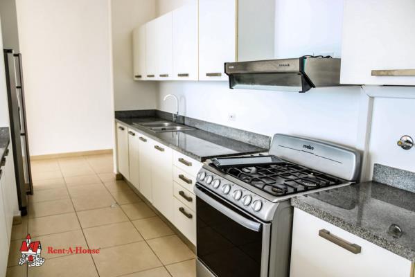 Waters on the bay, Avenida Balboa