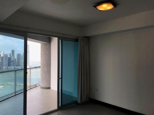 Yacht Club, Área Metropolitana