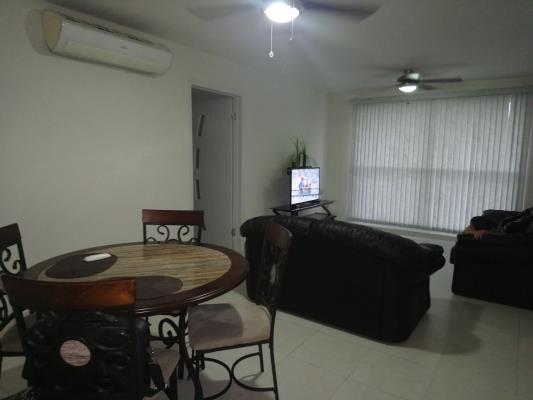 Torres de Versalles, Juan Diaz