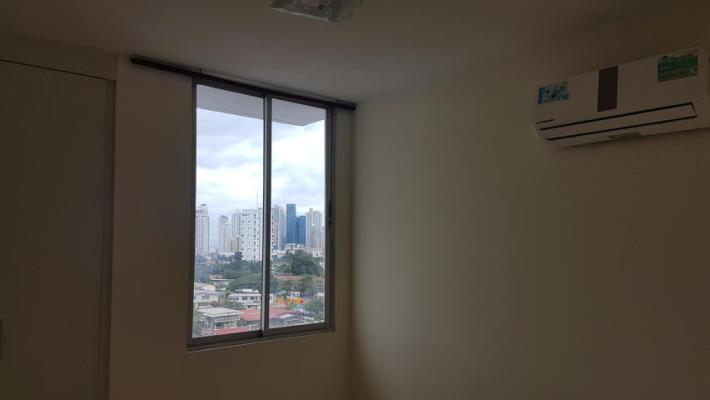 Plaza Valencia, Metropolitan Area