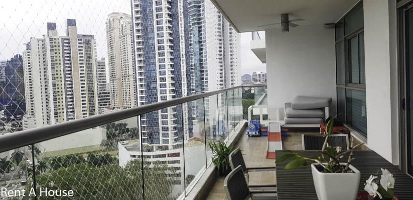 Paramount, Área Metropolitana