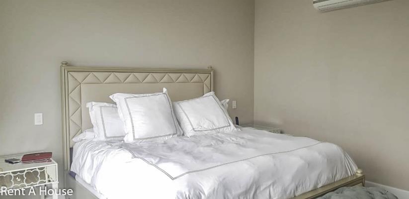 Paramount, Área Metropolitana