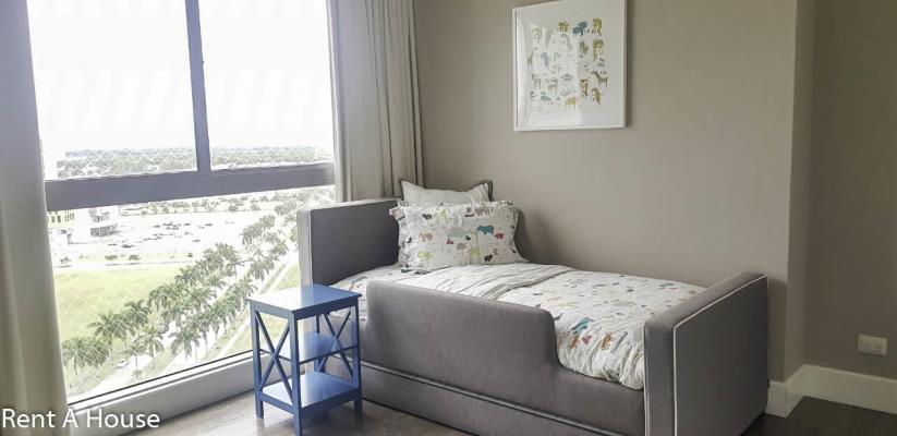 Paramount, Área Metropolitana