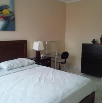 Royal Center, Bella Vista