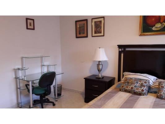 Royal Center, Bella Vista