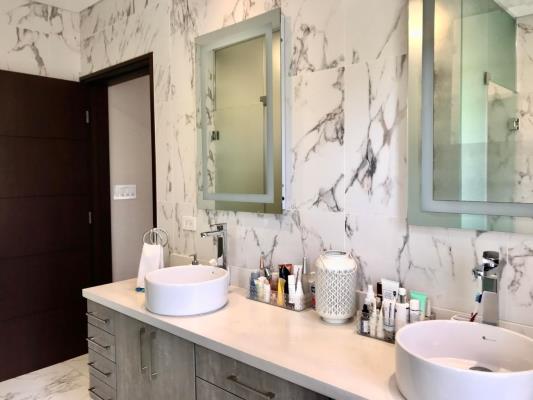 Costa Serena, Área Metropolitana