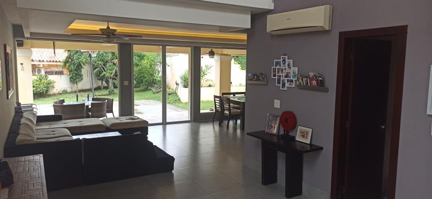 Bosque de Cibeles, Amelia Denis De Icaza