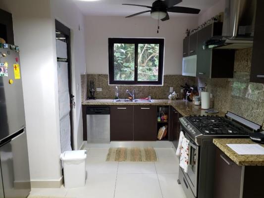 Embassy Village, Panamá