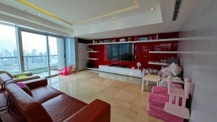 Yacht Club, Avenida Balboa