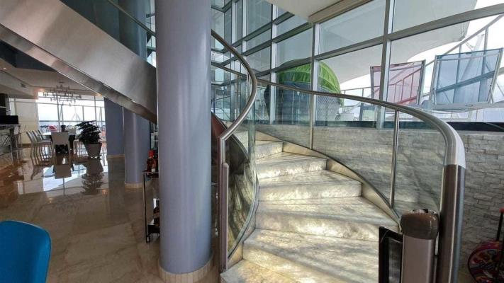 Yacht Club, Área Metropolitana