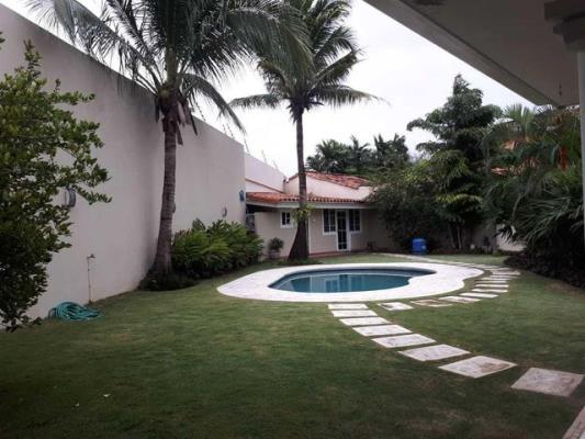 Costa de Las Perlas, Área Metropolitana