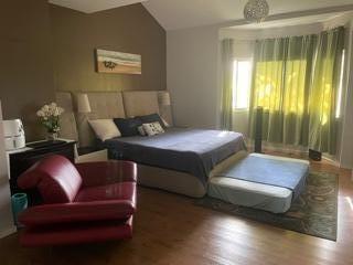 Costa Serena, Área Metropolitana