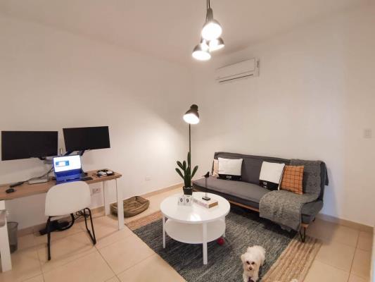 White Tower, Avenida Balboa